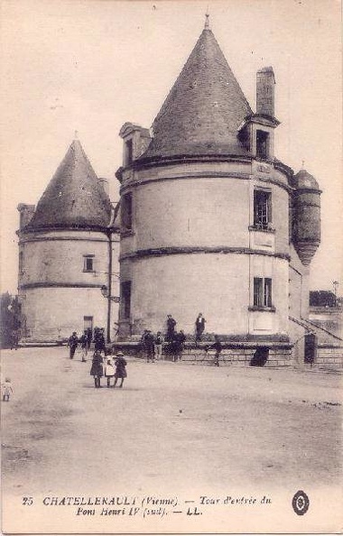 chatellerault-entree_du_pont_henriIV.jpg