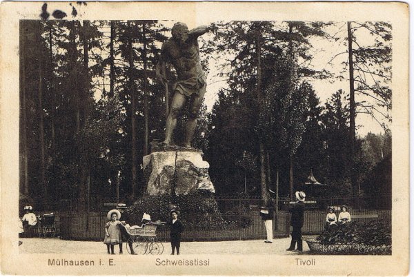 La statue du Schweissdissi , d'abord place de l'hôtel de ville devant St Etienne, offensant la vue des fidèles et des dames sera déplacée dans ce parc devant des arbustes mulhouse_hotel-de-ville7.jpg