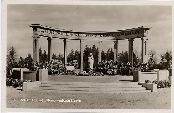 Saint-Louis, le monument aux morts