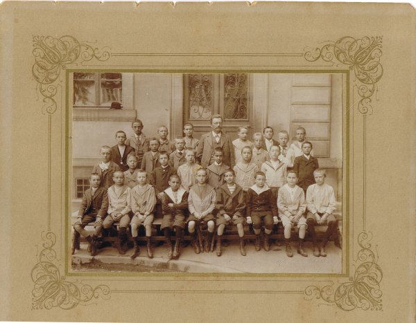 Classe de mon gd père Albert Falbisaner au Gymnasium Jean Sturm de Strasbourg (mars 1891) où il a été élève jusqu'en 1899. strasbourg_571.jpg