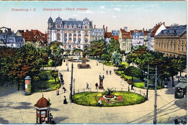 Au fond l'hôtel de la Maison Rouge qui a été remplacé par un immeuble moderne , et à droite: l'Aubette strasbourg_58-00.jpg