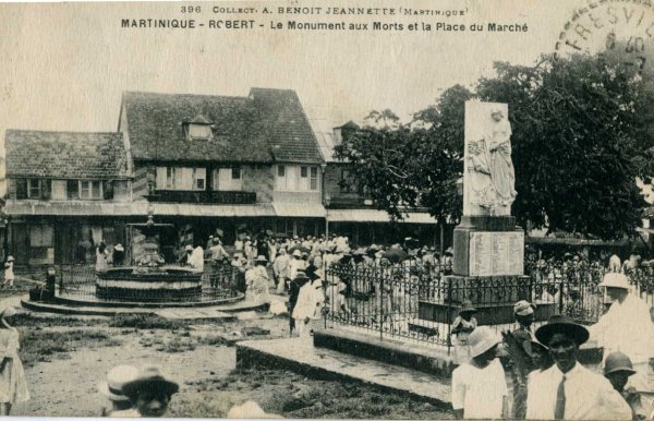 Le Robert, monument aux morts et la pl du marché