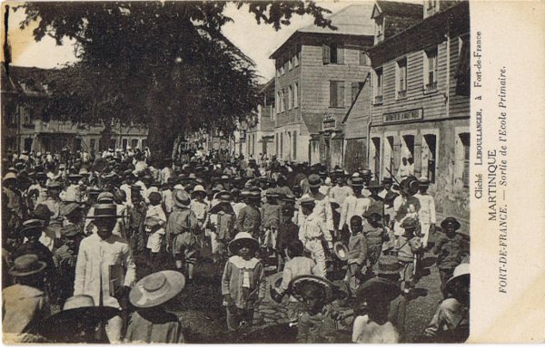 Sortie de l'école primaire Perrinon, Fort-de-France